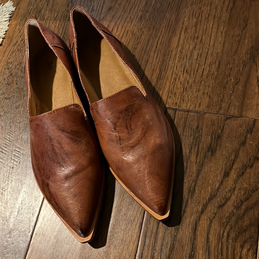 Frye Kenzie Venetian. Brand new. Size 8.5 M. Color is Cognac
